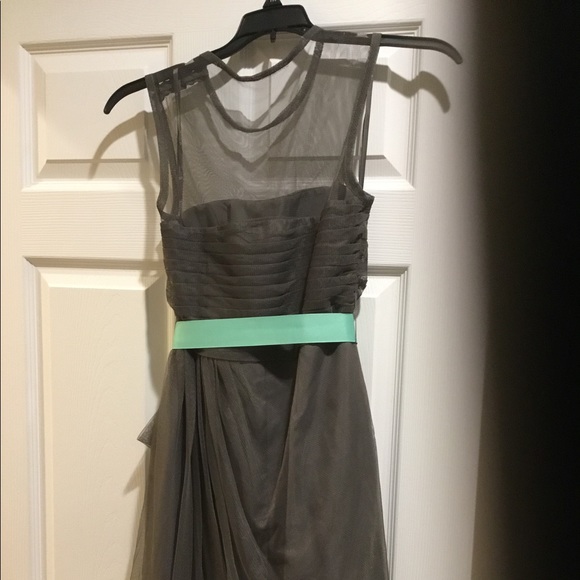 Stunning formal dress - Picture 2 of 3